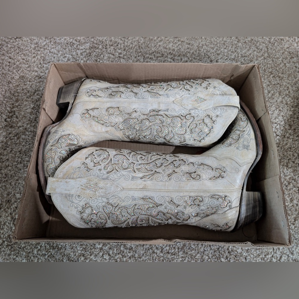Corral Beige Embroidered Cowboy Boots - Picture 2 of 8